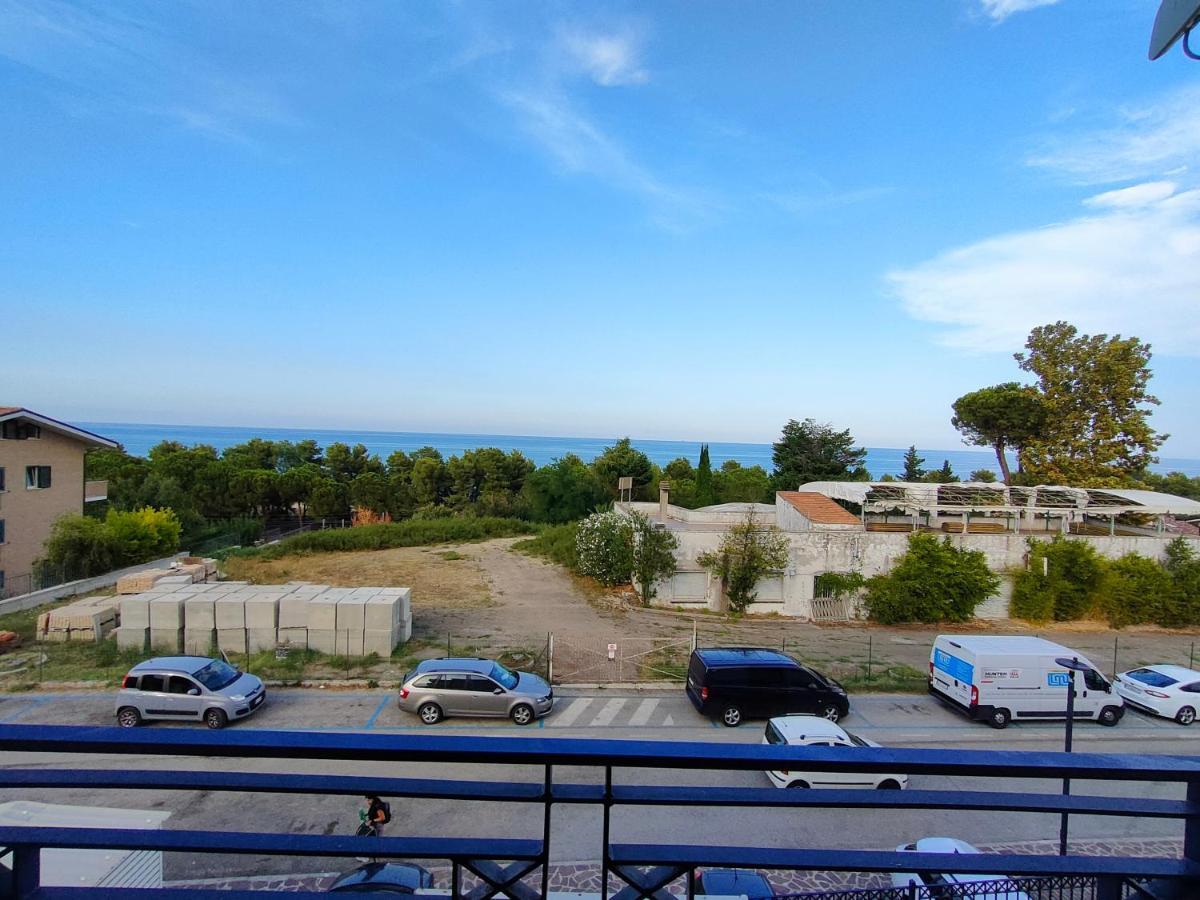 Appartamento Con Piscina Green Bay Village Pineto Exterior foto